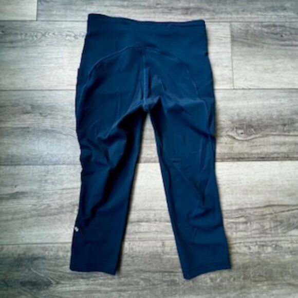 Lululemon navy reflective running leggings cropped pockets zipper pocket - Picture 2 of 9